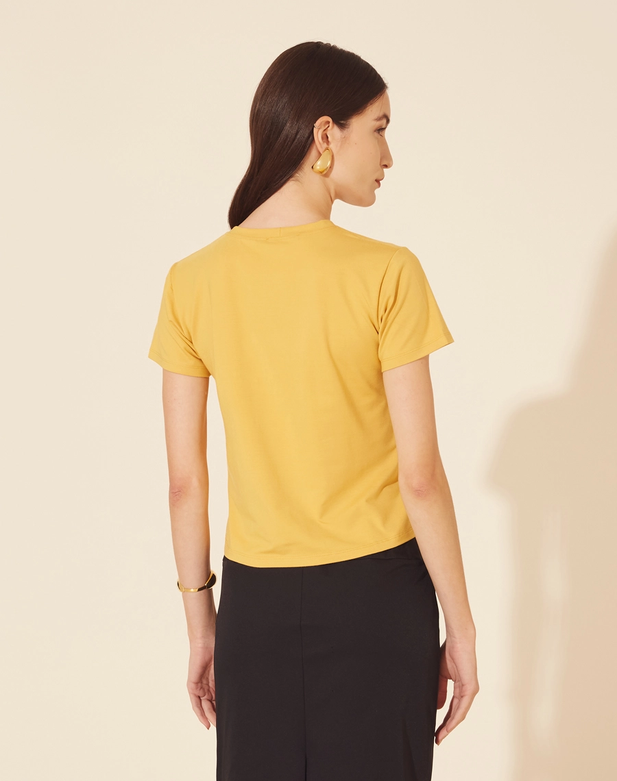 Camiseta Slim Estampada exclusiva confeccionada em malha de viscose.<br/>
Modelagem solta e caimento leve.<br/>