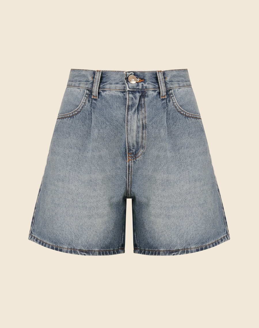 O Shorts Helena é confeccionado em jeans de algodão, seu toque leve proporciona maior conforto ao vestir.  Ideal para compor looks casuais, traz modernidade e praticidade para o dia a dia.