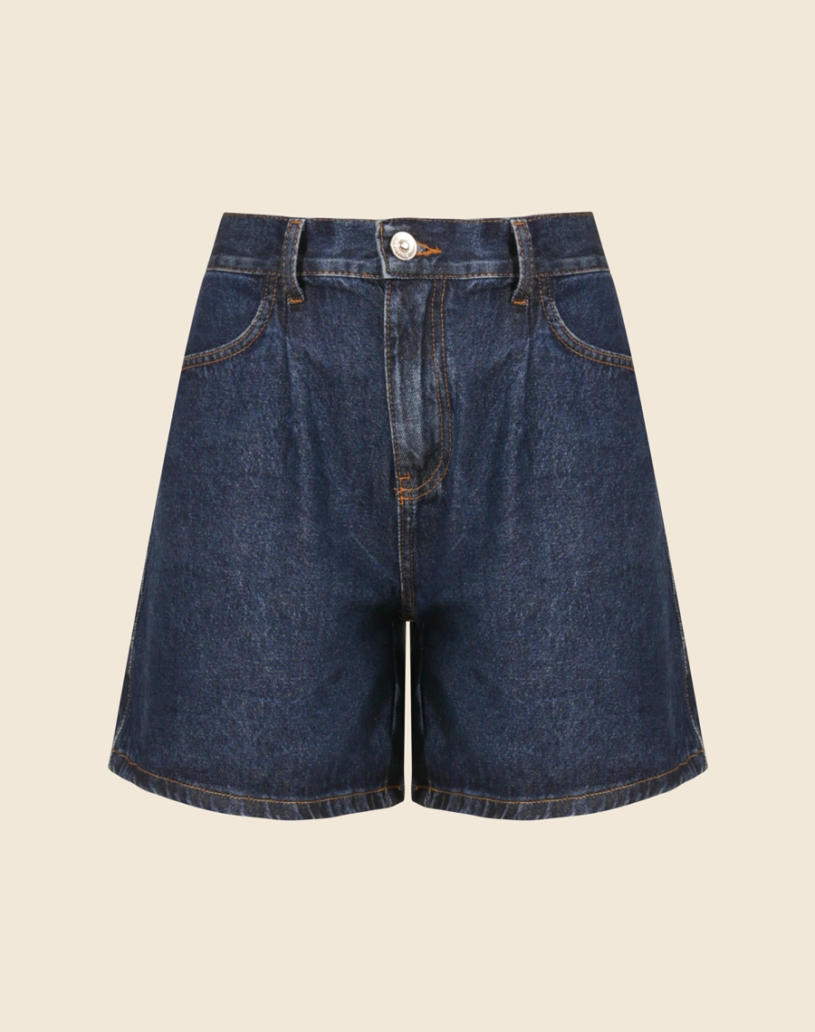 O Shorts Helena é confeccionado em jeans de algodão, seu toque leve proporciona maior conforto ao vestir.  Ideal para compor looks casuais, traz modernidade e praticidade para o dia a dia.