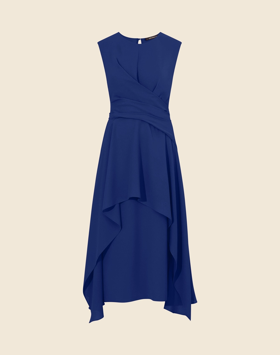 Vestido Domenica em Crepe Bibi
, este vestido traz um toque sofisticado e fluido. <br/>
Com design elegante, apresenta detalhe transpassado na cintura, criando uma silhueta definida e valorizando a feminilidade. <br/>
A modelagem midi, com camadas assimétricas, garante movimento e leveza ao look. <br/>
O fechamento por zíper invisível nas costas proporciona um ajuste impecável. Ideal para ocasiões que pedem sofisticação.<br/>