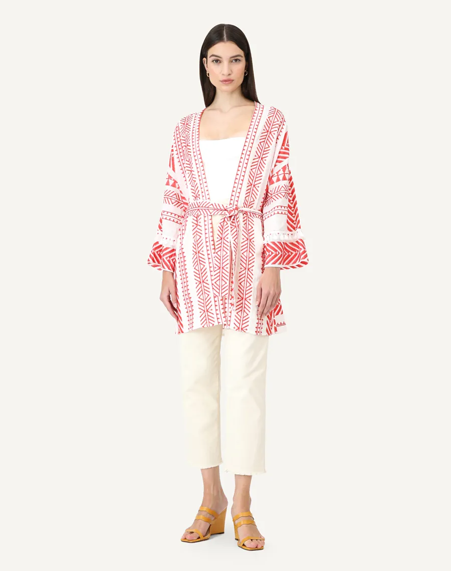 Kimono confeccionado em algodão. Possui detalhes em bordado. Acompanha faixa.