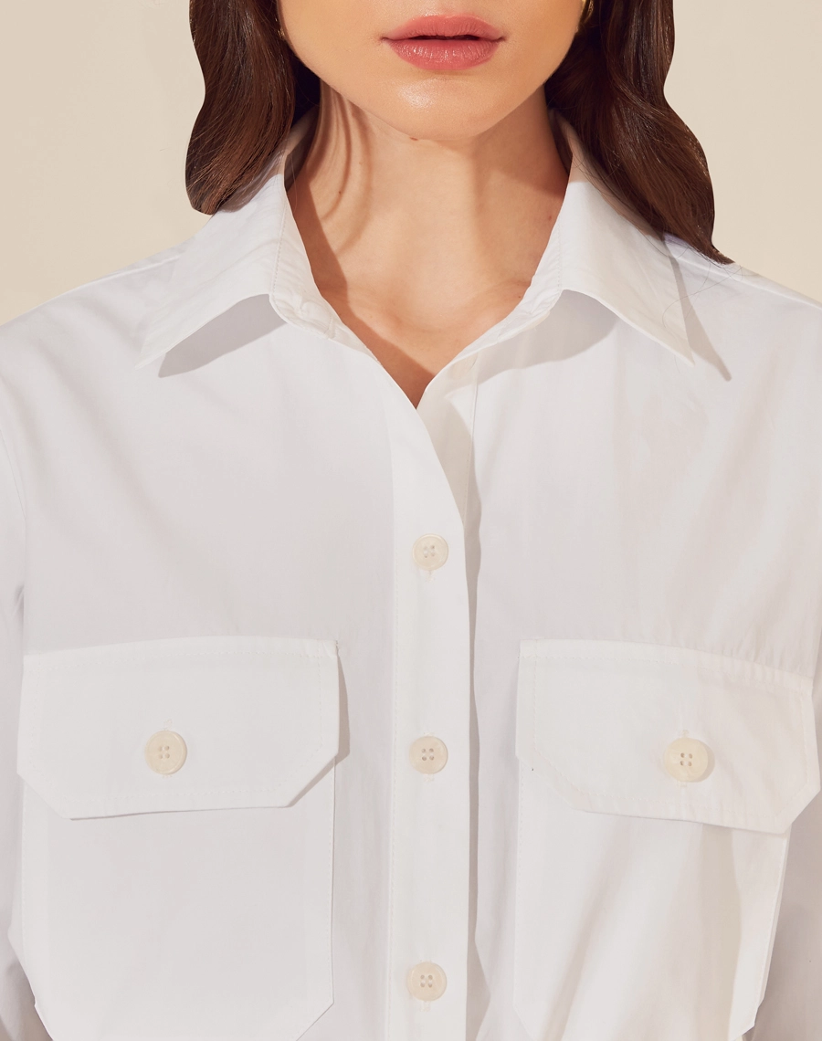 Camisa Celine confeccionada em Cotton Supreme maciez incomparável, alta durabilidade e conforto máximo, elevando o básico a um novo patamar de luxo.

 <br/>
Com gola esporte com fechamento por botão de casa. Mangas longas com botões nos punhos <br/>
Possui bolsos com lapelas e modelagem ampla.<br/>