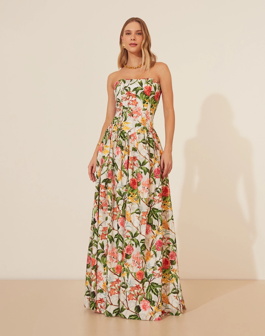 Vestido longo Cietat é confeccionado em tecido Ed Aled com uma estampa vibrante que remete à natureza, garantindo um caimento leve e fluido. <br/>
O design tomara que caia traz elegância e frescor, sendo perfeito para ocasiões ao ar livre ou eventos que pedem um toque de sofisticação e cor. <br/>
Ideal para quem deseja uma peça versátil e cheia de personalidade.<br/>