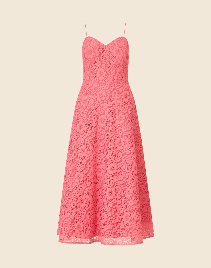 Vestido Midi Marselha, confeccionado em renda delicada que exala feminilidade e sofisticação.<br/>
Este modelo apresenta um decote coração que valoriza o colo e alças finas para um visual romântico.<br/>
A saia midi com caimento perfeito proporciona um movimento leve e fluido.<br/>
O fechamento por zíper invisível lateral garante um ajuste impecável. <br/>