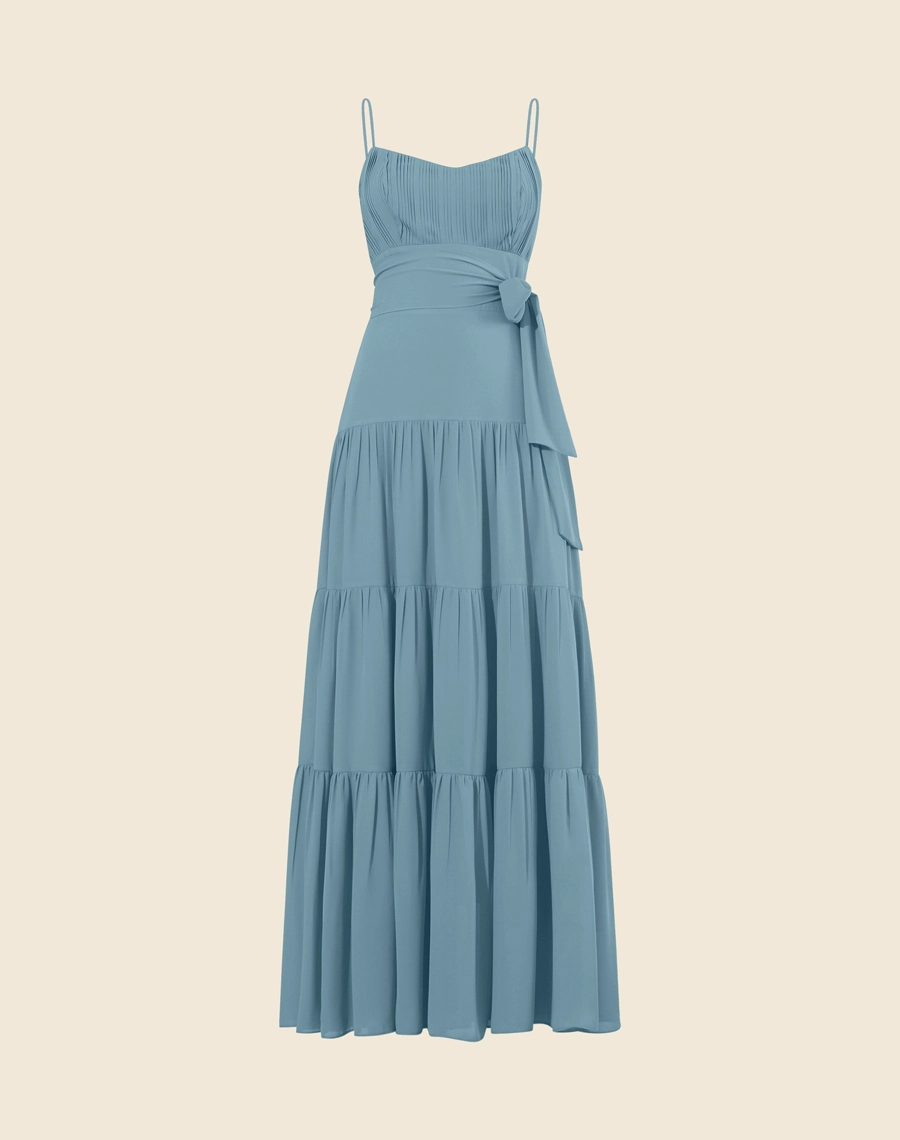 Vestido Longo Mônaco é confeccionado em crepe leve, oferecendo um caimento fluido e elegante. <br/>
Com zíper invisível nas costas para um acabamento impecável, o vestido também acompanha uma faixa na cintura, que realça a silhueta de maneira delicada. <br/>
A peça é perfeita para ocasiões especiais, trazendo um toque de sofisticação e charme.<br/>