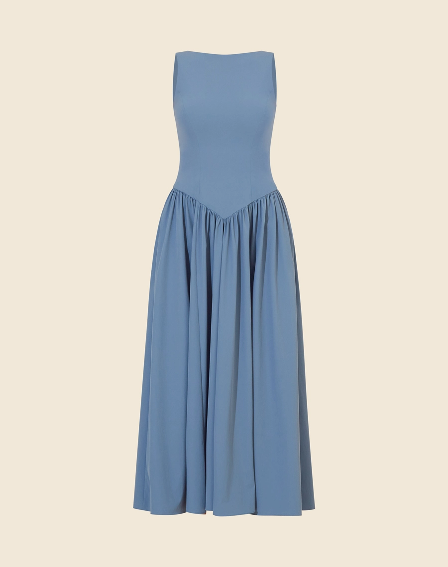 Vestido Midi Valvert é perfeito para quem busca sofisticação e conforto.<br/>
Confeccionado em malha memory, o vestido modela o corpo de forma suave, proporcionando elegância e praticidade. <br/>
Com um decote clássico e corte acinturado, a peça destaca a silhueta feminina, enquanto a saia midi fluida adiciona um toque de leveza ao visual.<br/>
Seu fechamento é por zíper invisivel lateral.