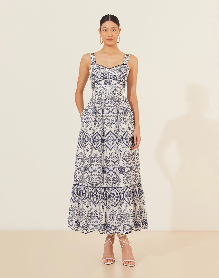 Vestido Midi Bianca é confeccionado em laise bordada, um tecido delicado e cheio de charme. Ideal para brunchs e encontros românticos. <br/>