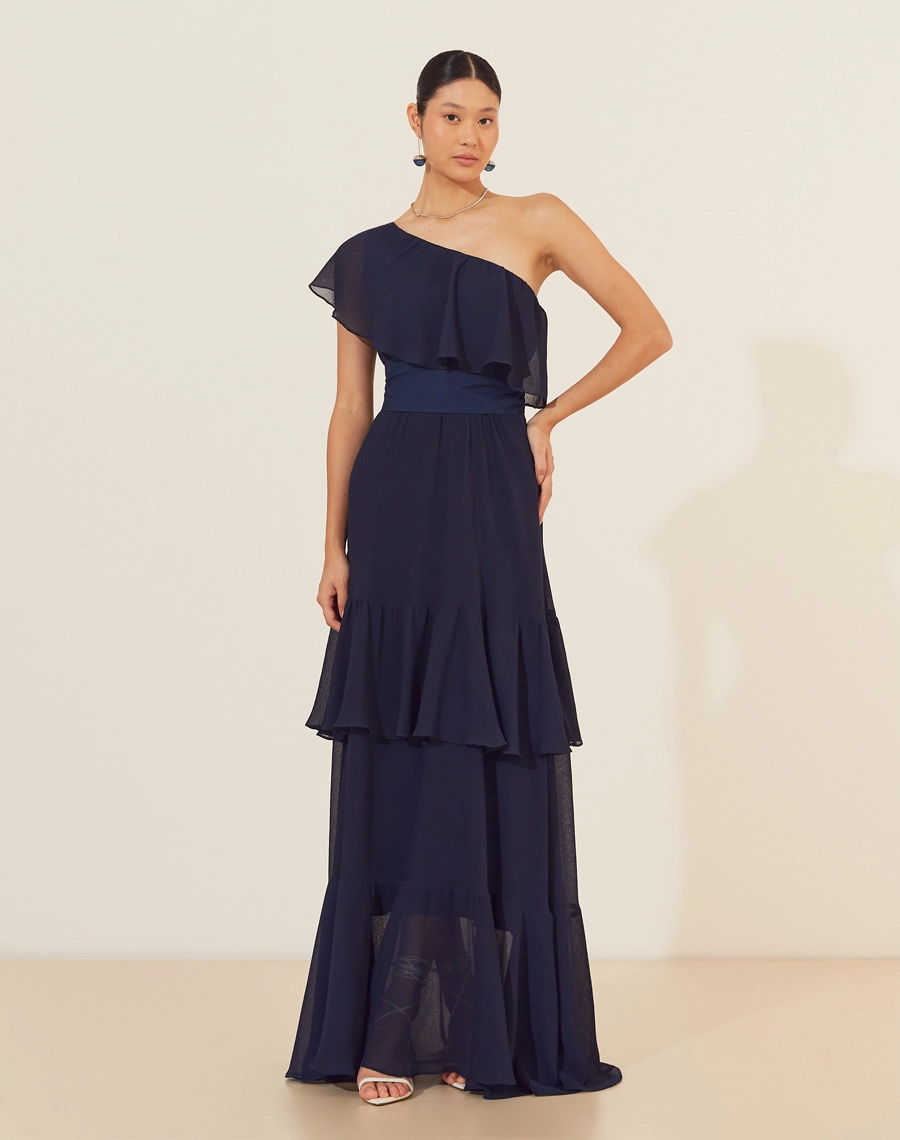 Vestido Longo Anny confeccionado em chiffon youro, um tecido levemente texturizado com caimento fluido. Look indispensável em eventos que transitam entre o dia e a noite.