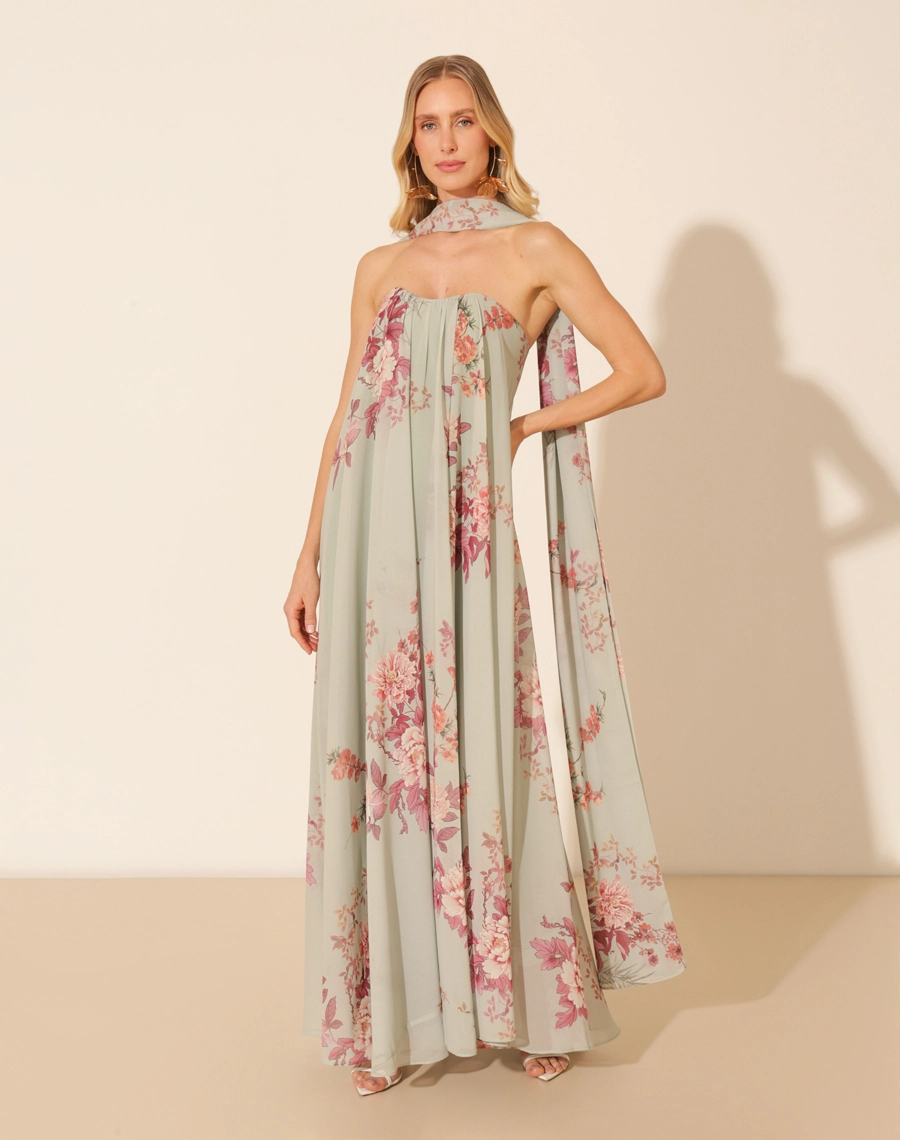 O  Vestido Longo Yolanda é confeccionado em chiffon estampado, um tecido leve e fluido, perfeito para dias quentes. É ideal para momentos sofisticados, transitando facilmente entre o dia e a noite, seja em eventos especiais ou em ocasiões formais. 