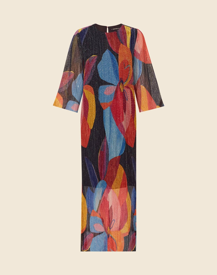 O Vestido Longo Nashira é confeccionado em malha estampada de toque suave e texturizado. É uma peça que transita por diversas ocasiões, desde encontros casuais até festas e eventos noturnos.