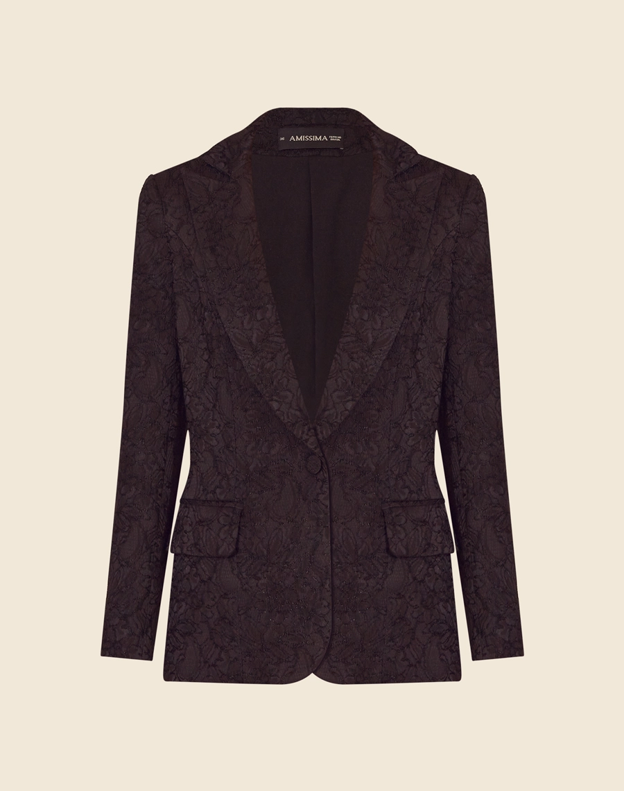 O Blazer Thais é confeccionado em jacquard. É  indispensável para quem deseja sofisticação e estilo. Perfeito para transitar entre diferentes ocasiões, desde coquetéis diurnos até jantares especiais.