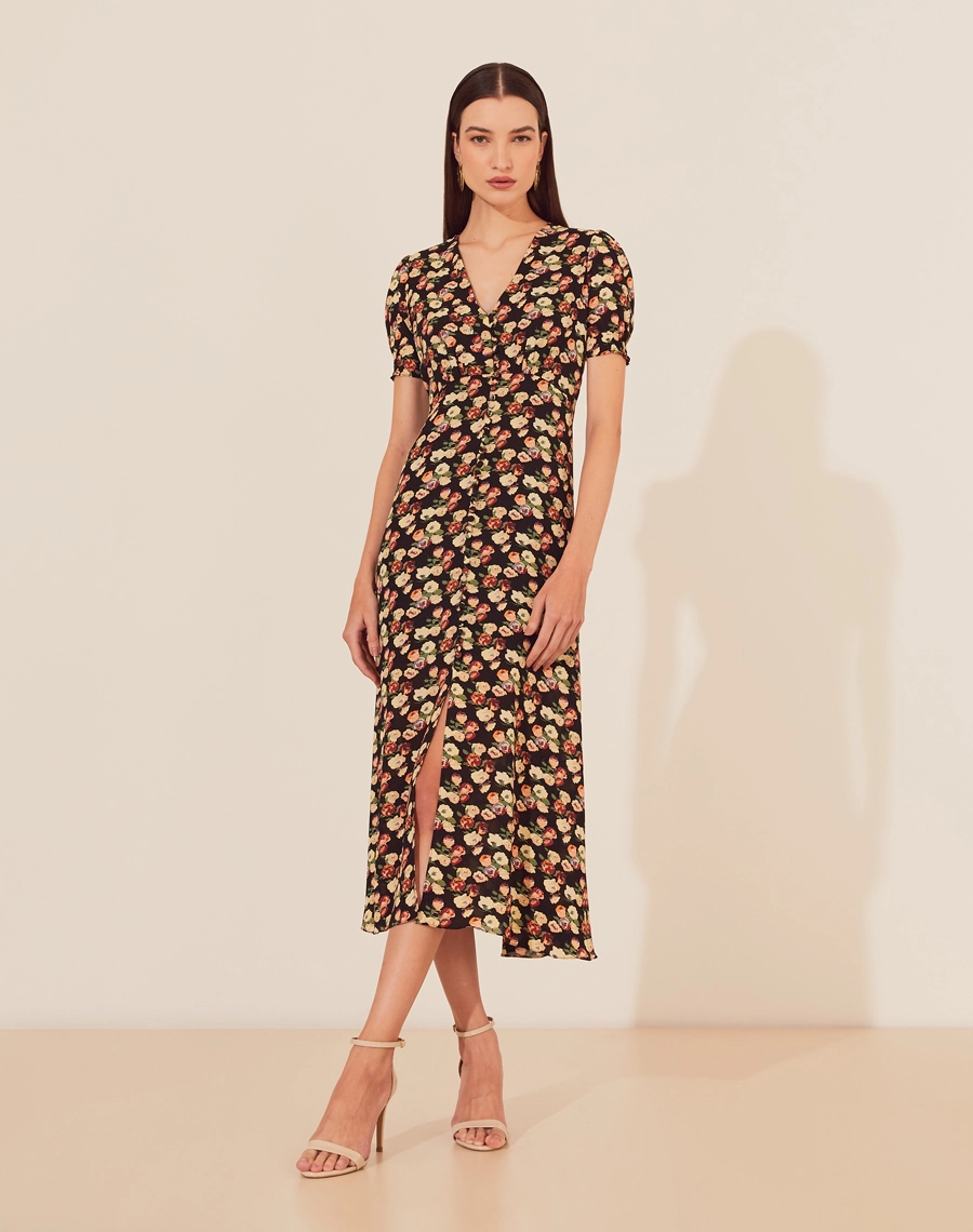 O Vestido Midi Clarisse é confeccionado em crepinho estampado. É perfeito para quem busca conforto e estilo, ideal tanto para eventos diurnos quanto noturnos.