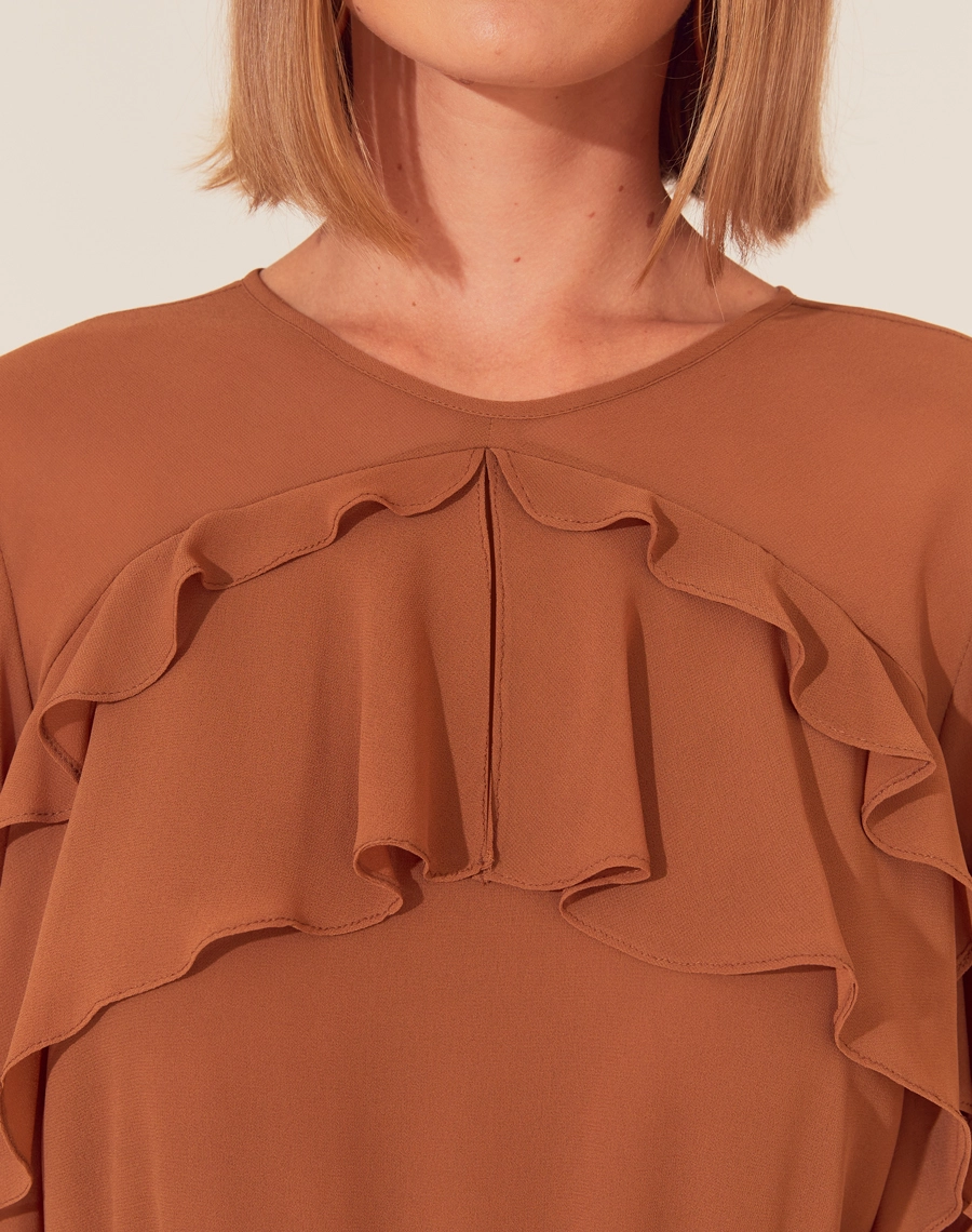 A Blusa Deise é confeccionada em chiffon. Ideal para eventos corporativos, brunchs ou encontros românticos.
