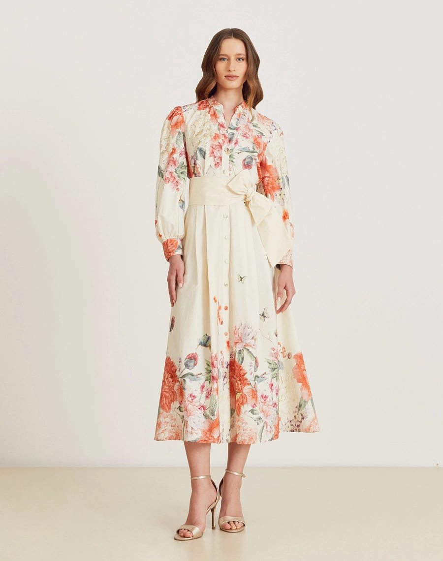 A Chemise Sofia é confeccionada em tricoline estampado. A estampa floral exclusiva Amissima adiciona delicadeza à peça, tornando-a perfeita para ocasiões do dia e da noite. Um look prático, elegante e versátil para qualquer momento.