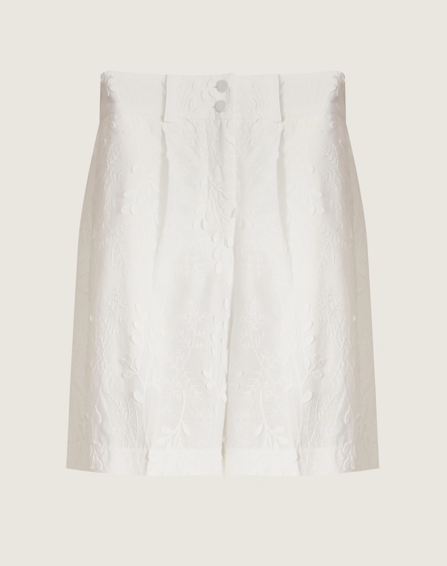 O Shorts Ariane é confeccionado em cambraia bordada, tecido leve e fresco que é perfeito para os dias mais quentes. As folhas bordadas trazem um toque delicado, tornando o modelo perfeito para quem busca um visual moderno e atemporal. Ideal para brunchs, passeios ao ar livre ou eventos diurnos.