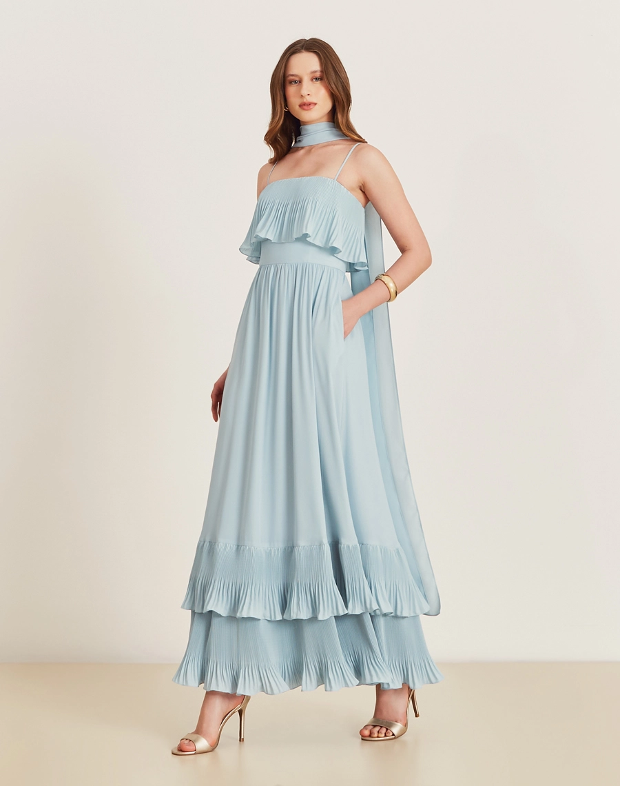 O Vestido Longo Nancy com seus babados em plissado é a escolha ideal para ocasiões especiais, unindo conforto e sofisticação em um visual naturalmente encantador!