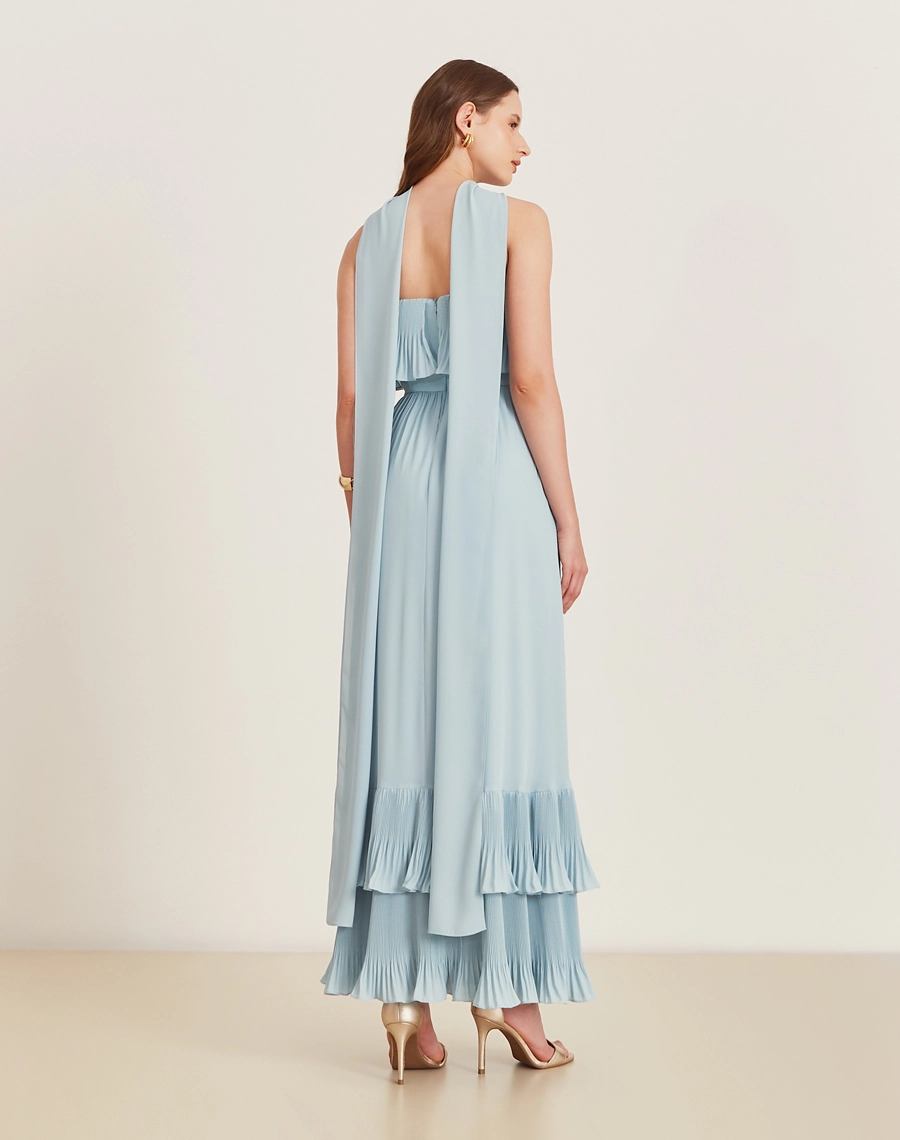 O Vestido Longo Nancy com seus babados em plissado é a escolha ideal para ocasiões especiais, unindo conforto e sofisticação em um visual naturalmente encantador!