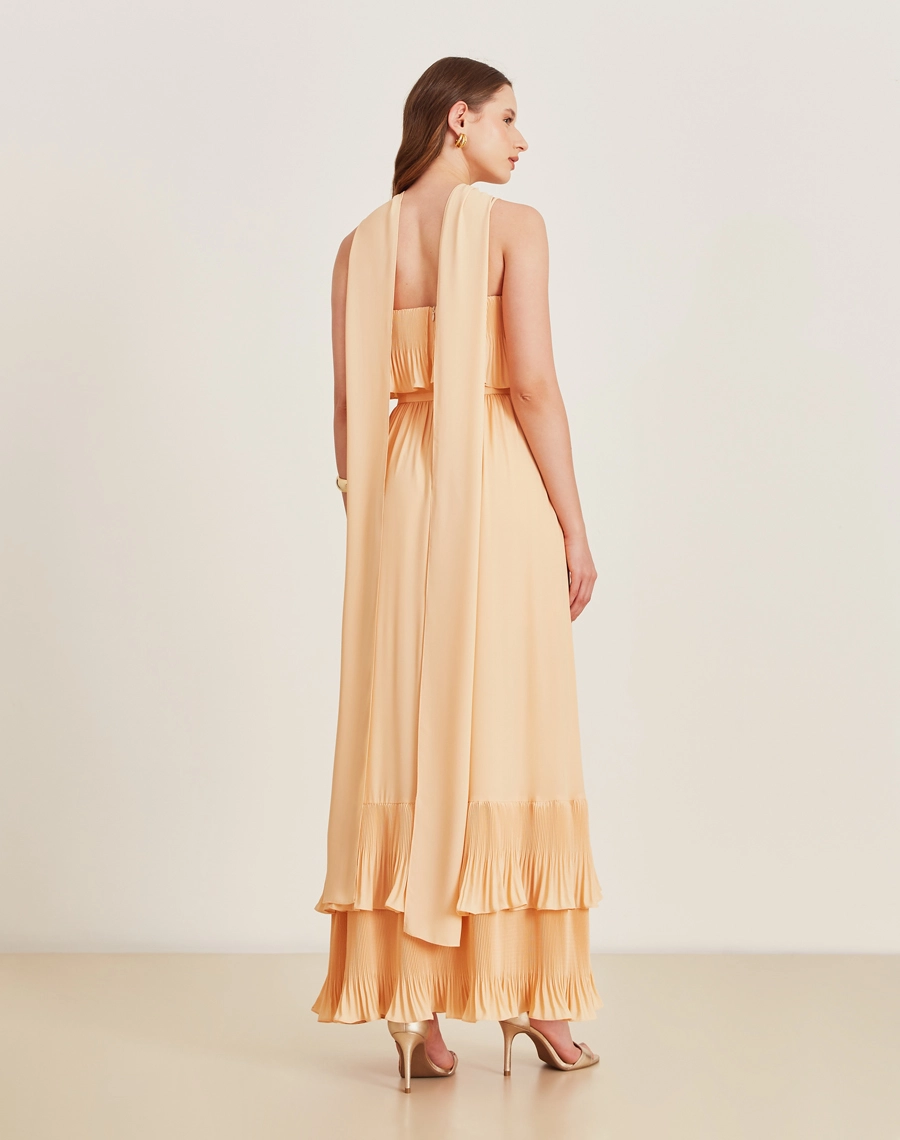 O Vestido Longo Nancy com seus babados em plissado é a escolha ideal para ocasiões especiais, unindo conforto e sofisticação em um visual naturalmente encantador!