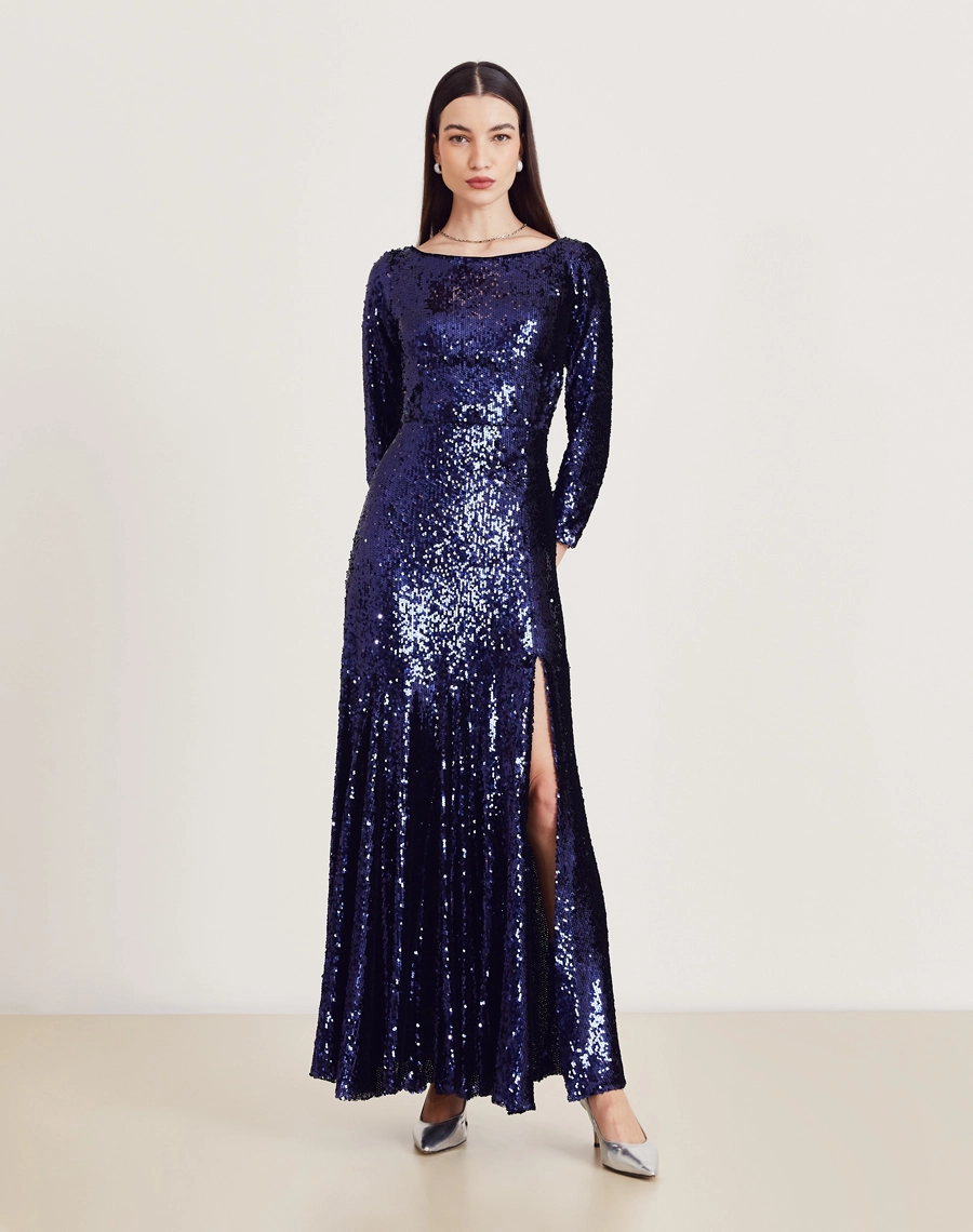 O Vestido Longo Elisa é confeccionado em paetê bordado. É a escolha perfeita para quem busca conforto e estilo, sem perder a elegância, sendo ideal para bailes de gala ou qualquer evento que exija uma roupa com muito brilho e sofisticação.

