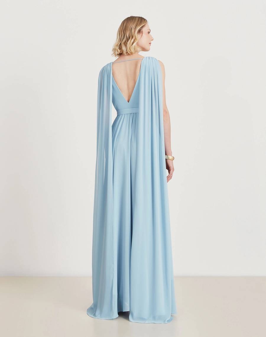 O Vestido Longo Justine é confeccionado em chiffon. Sua modelagem moderna e elegante é indispensável em eventos sofisticados, casamento ou formaturas.