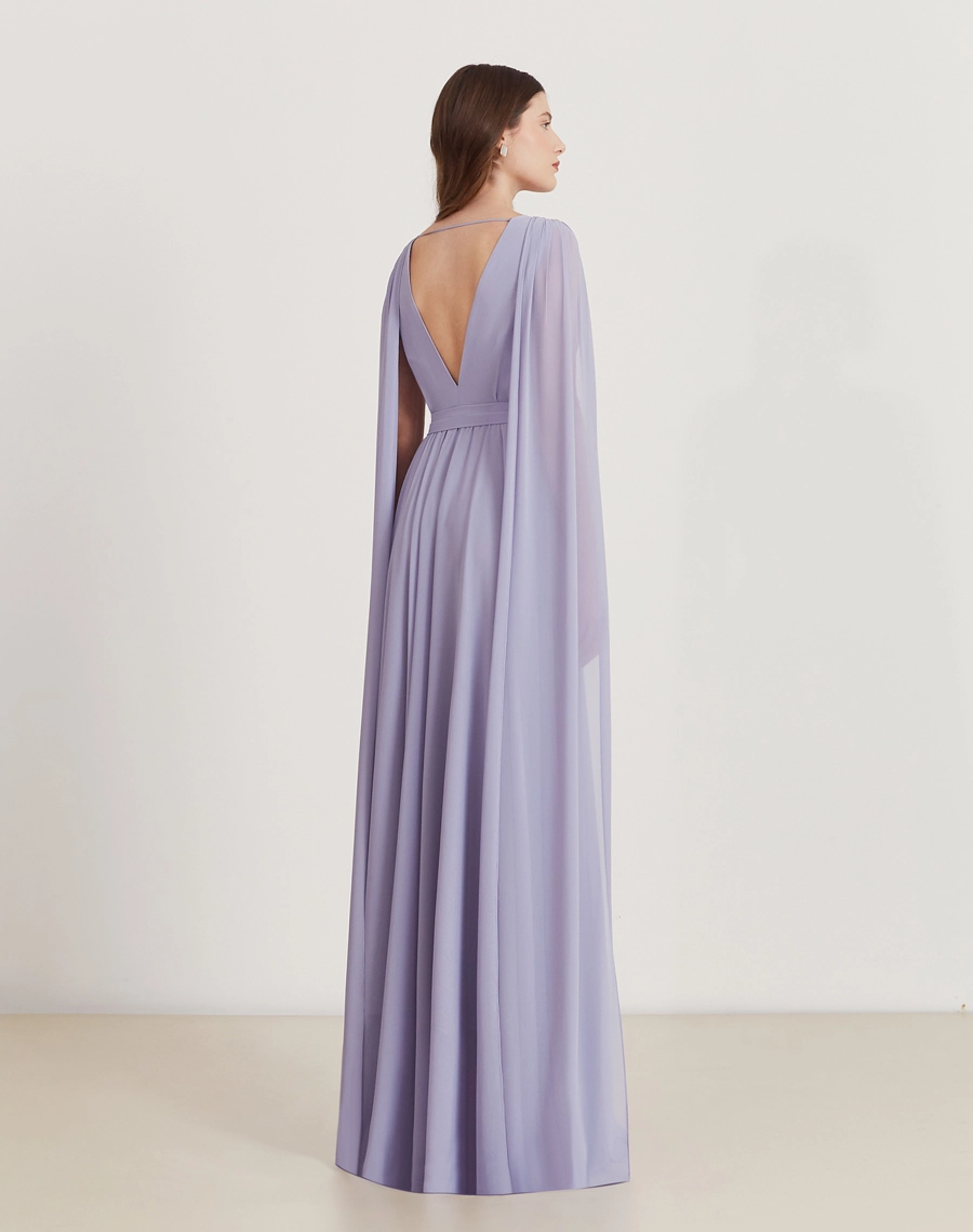 O Vestido Longo Justine é confeccionado em chiffon. Sua modelagem moderna e elegante é indispensável em eventos sofisticados, casamento ou formaturas.