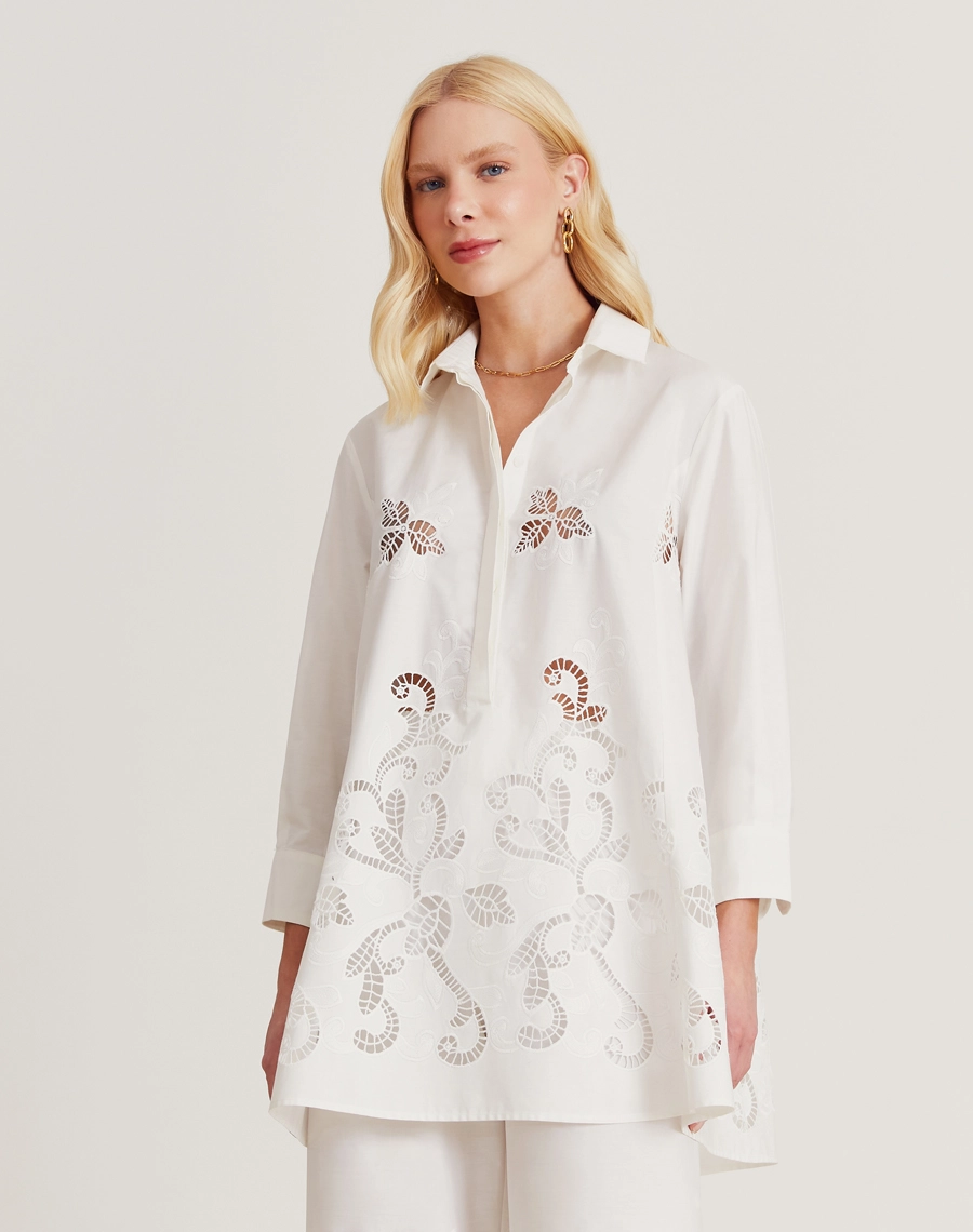 A Camisa Maite é uma peça que traduz feminilidade e conforto, ideal para compor produções sofisticadas e cheias de estilo.