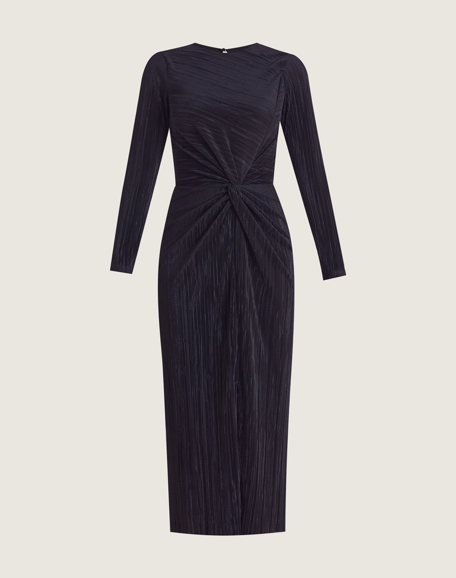 O Vestido Midi Daisy é confeccionado em malha plissada, conhecido por sua elasticidade, conforto e caimento impecável.
