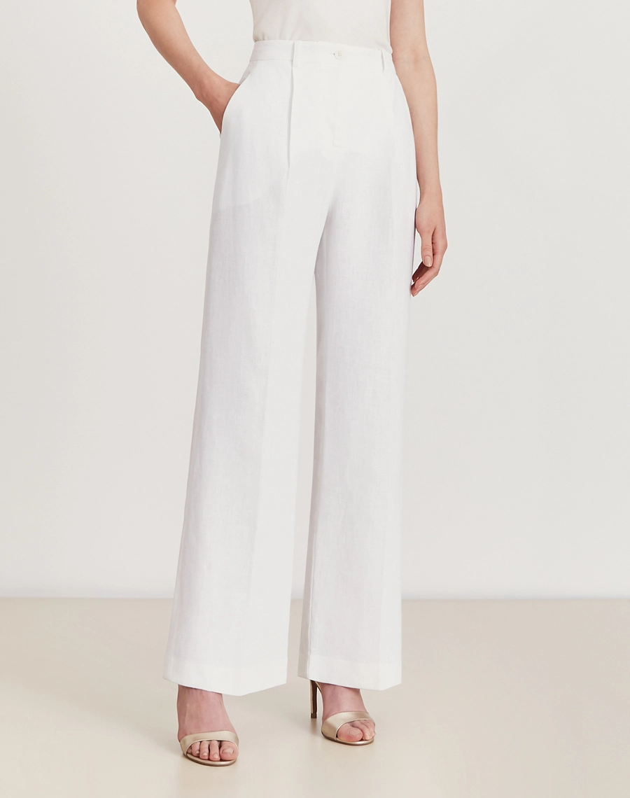 A Calça Silvia é confeccionado em linho. Essa calça de linho é ideal para eventos casuais ou corporativos, podendo transitar por ocasiões durante o dia e a noite.