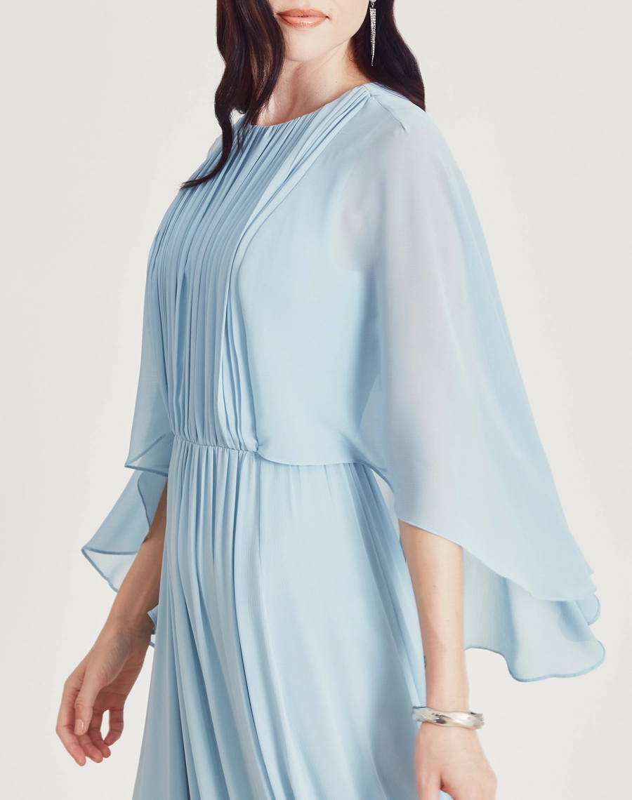 O Vestido Longo Thaisa é confeccionado em chiffon youro. Sua modelagem moderna e elegante é indispensável em eventos sofisticados, casamento ou formaturas.