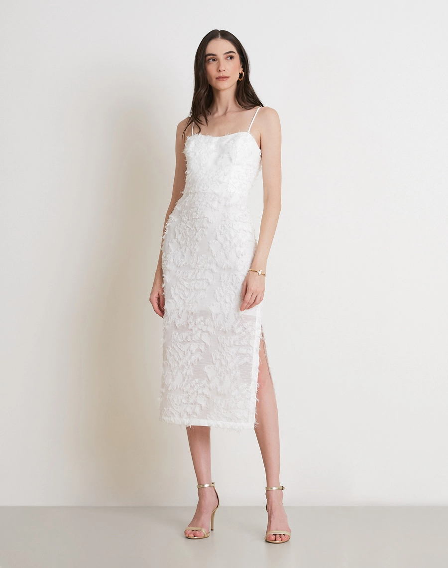 O Vestido Midi Sienna é confeccionado em Jacquard, tecido elegante e texturizado, conhecido pelo relevo suave e pelinhos que adicionam volume e sofisticação.