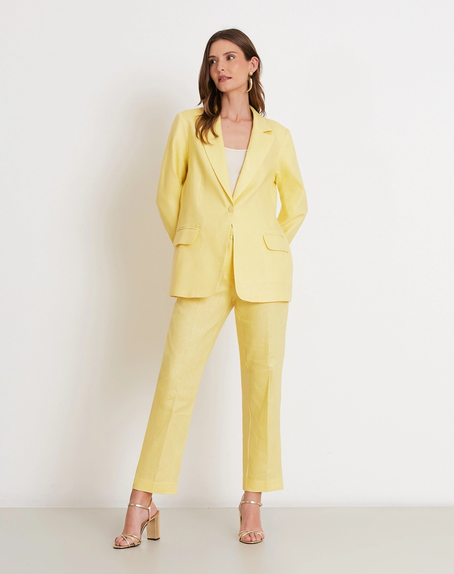 O Blazer Canarin JS é confeccionado em linho proporcionando um toque fresco, leveza e aspecto rústico elegante, ideal para dias quentes.