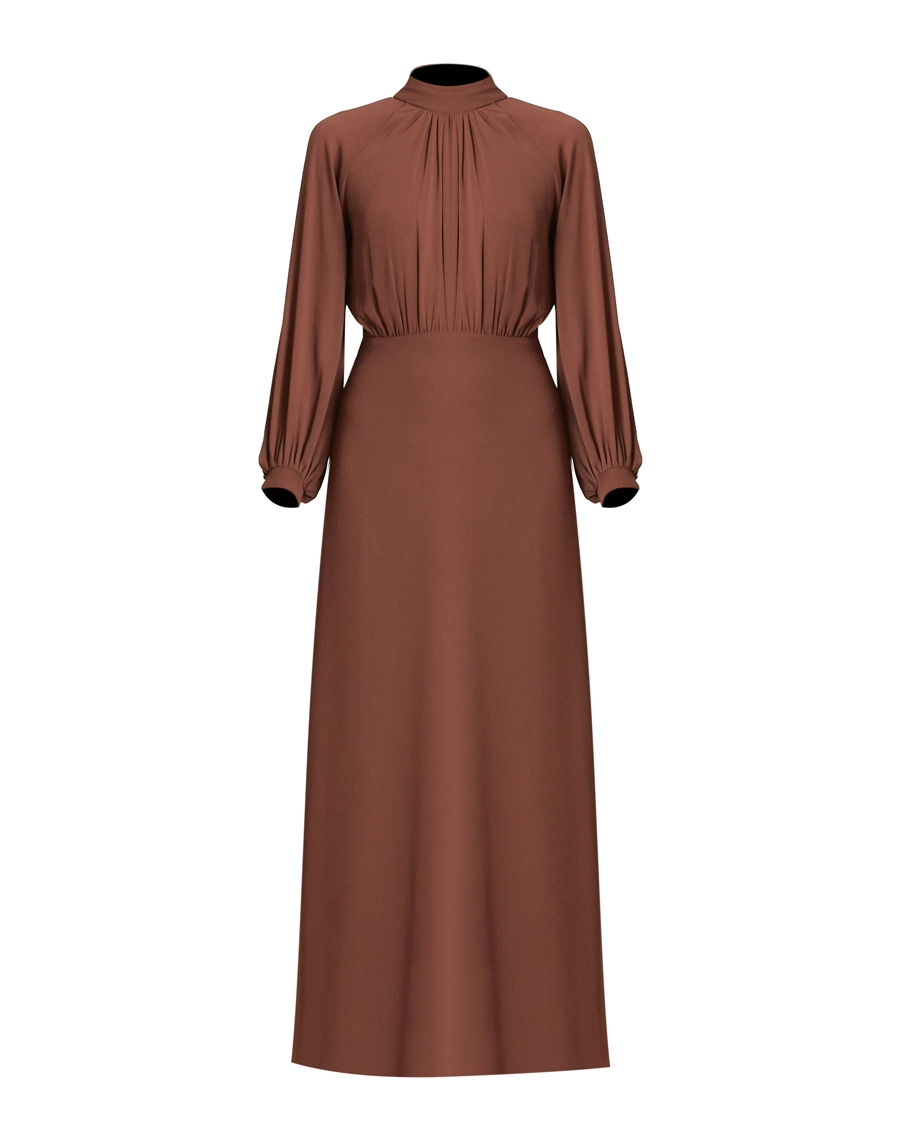 Vestido longo Ophelia confeccionado em Chiffon Youro, tecido leve com toque suave, conhecido pelo seu caimento elegante e toque sofisticado.
