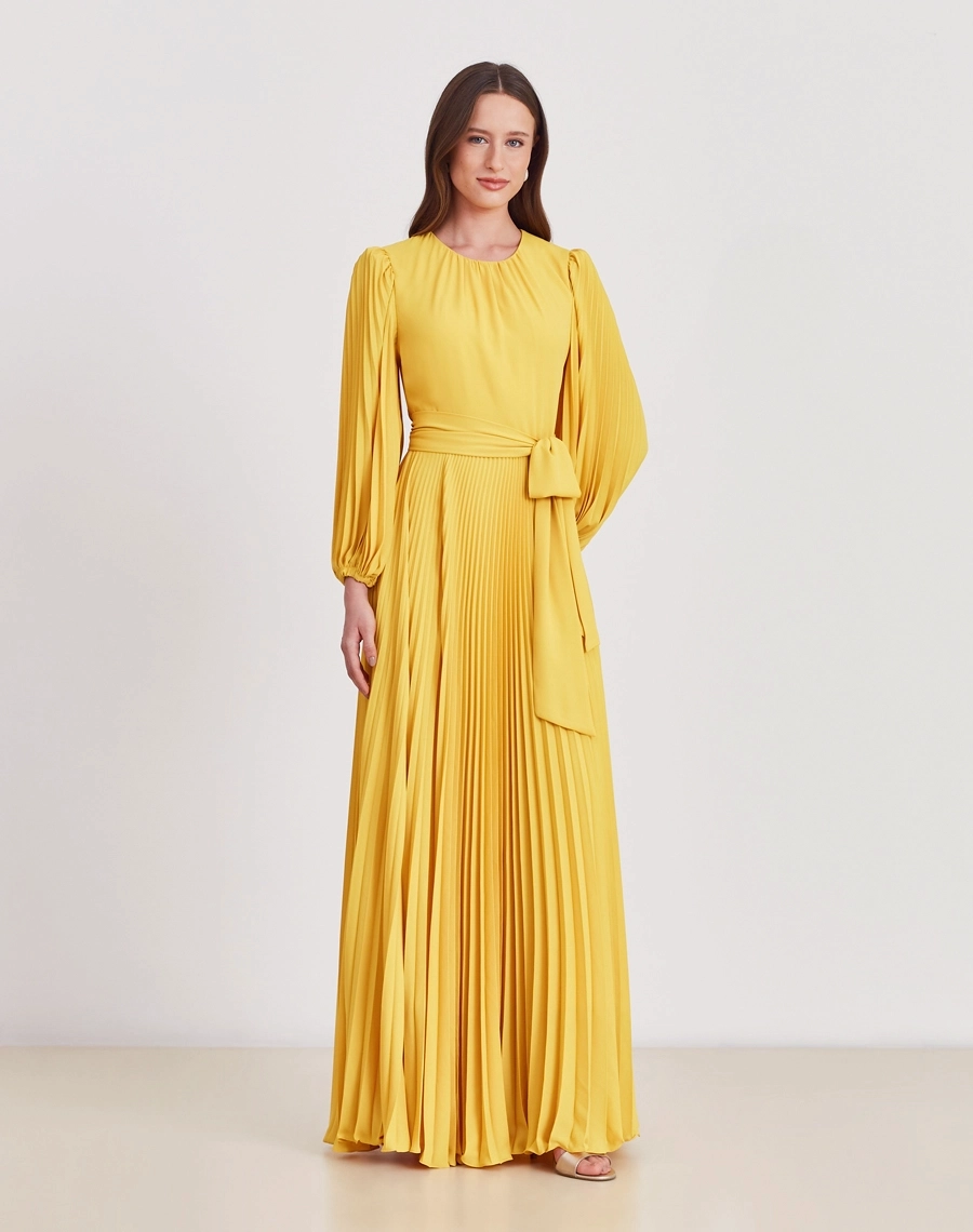 Vestido Longo Soleil, confeccionado em crepinho, é um tecido leve e fluido, conhecido pelo caimento suave e pela excelente movimentação.