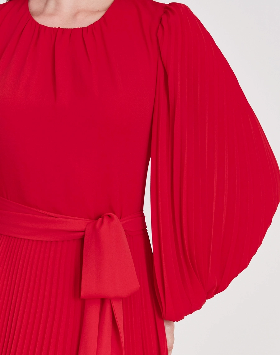 Vestido Longo Soleil, confeccionado em crepinho, é um tecido leve e fluido, conhecido pelo caimento suave e pela excelente movimentação.