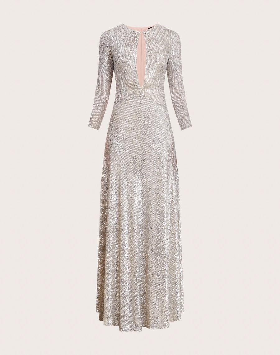 O Vestido Longo Jessie é todo confeccionado em paetê prata, conhecido pelo seu brilho intenso e efeito glamuroso.