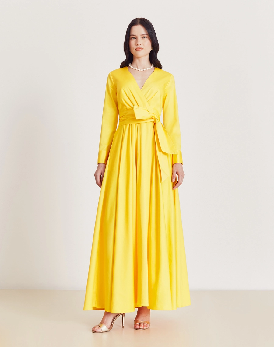 O Vestido Longo Kaite é confeccionado em tricoline acetinado, tecido com toque macio, unindo o conforto e a respirabilidade do algodão à elegância do aspecto acetinado.