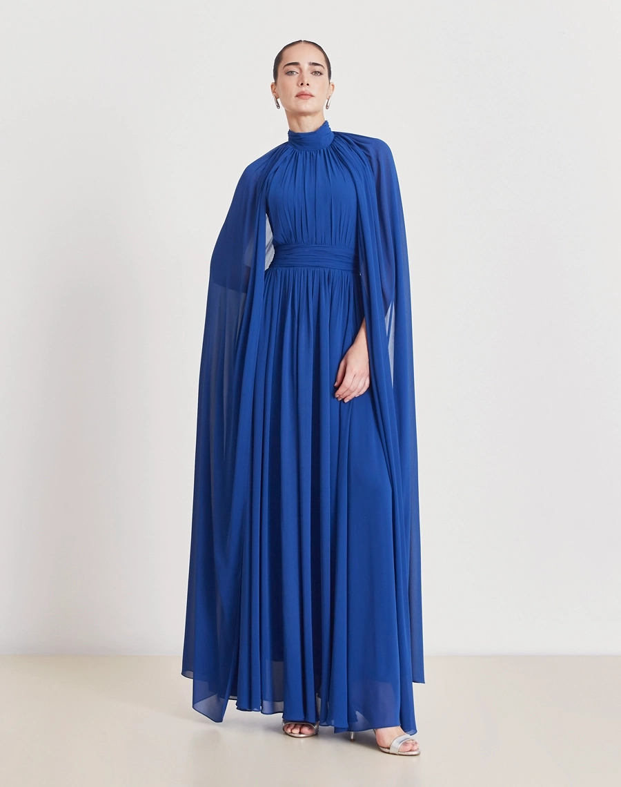 O Vestido Longo Haper é confeccionado em Chiffon Youro, tecido de toque macio, estrutura encorpada e ótimo caimento, valorizando a modelagem e garantindo conforto.