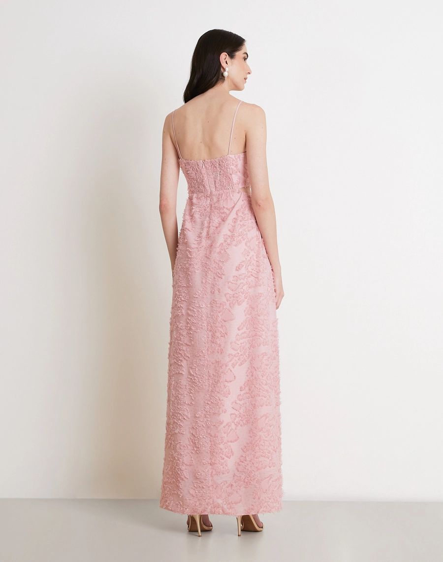 O Vestido Longo Anahi é confeccionado em Jacquard, tecido elegante e texturizado, conhecido pelo relevo suave  que adicionam volume e sofisticação.
