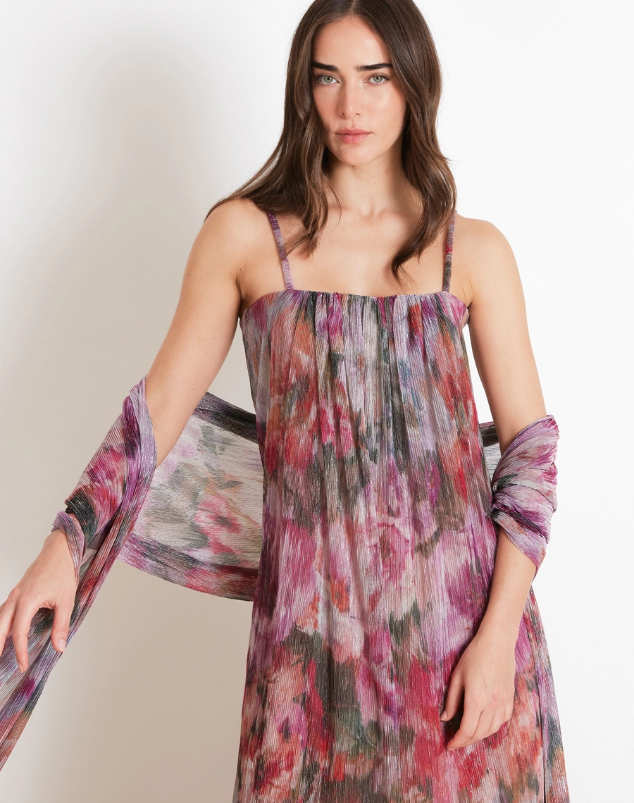 O Vestido Longo Alessandra é confeccionado em malha plissada, tecido leve, com toque macio, excelente caimento e movimento fluido.