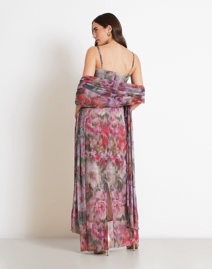 O Vestido Longo Alessandra é confeccionado em malha plissada, tecido leve, com toque macio, excelente caimento e movimento fluido.