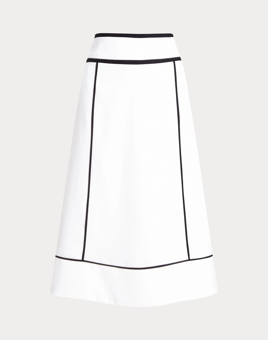 A Saia Midi Melissa é confeccionada em Crepe Zara, tecido de toque macio e levemente texturizado, com caimento fluido e elegante. 