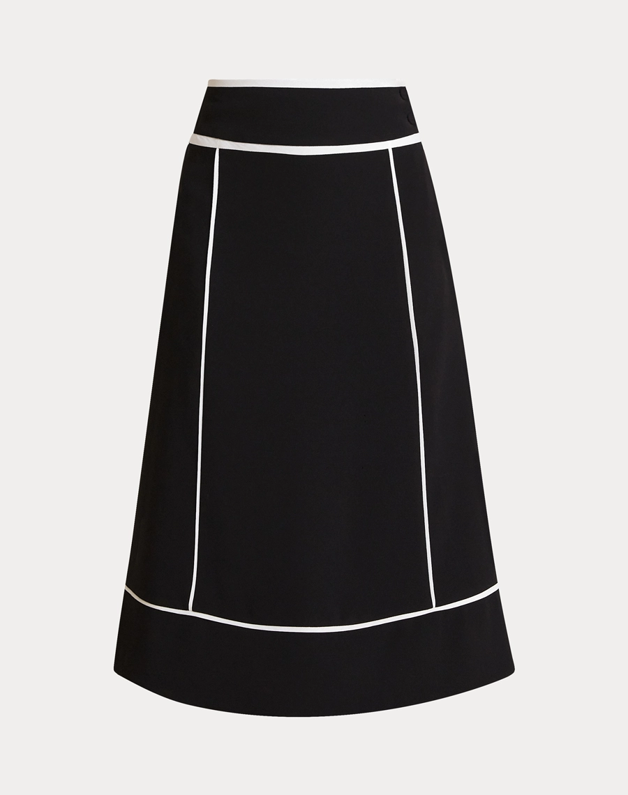 A Saia Midi Melissa é confeccionada em Crepe Zara, tecido de toque macio e levemente texturizado, com caimento fluido e elegante. 