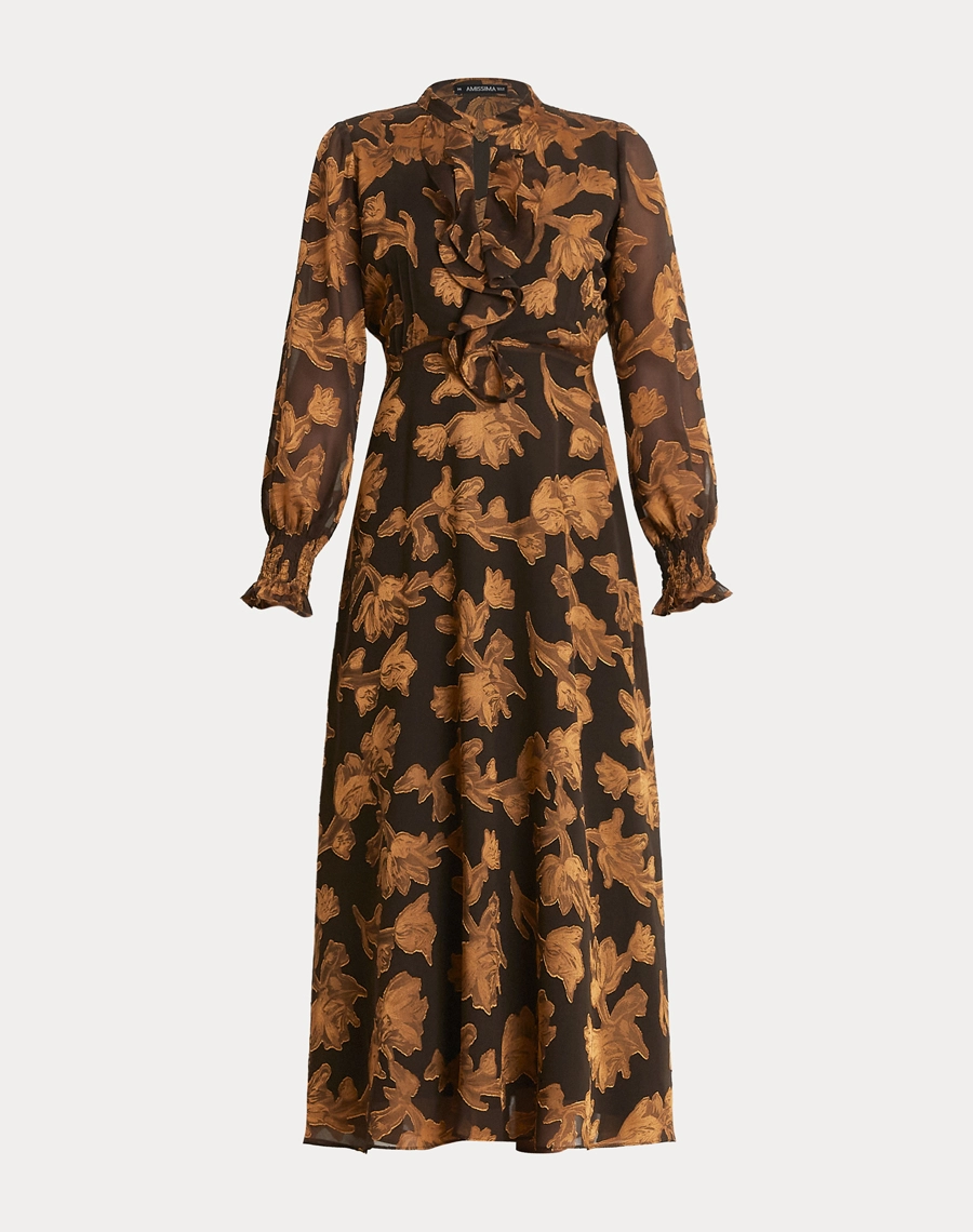 O Vestido Longo Priscila é confeccionado em cetim bordado Devorê, um tecido sofisticado que combina o brilho suave do cetim com o efeito de transparências e relevos do bordado.