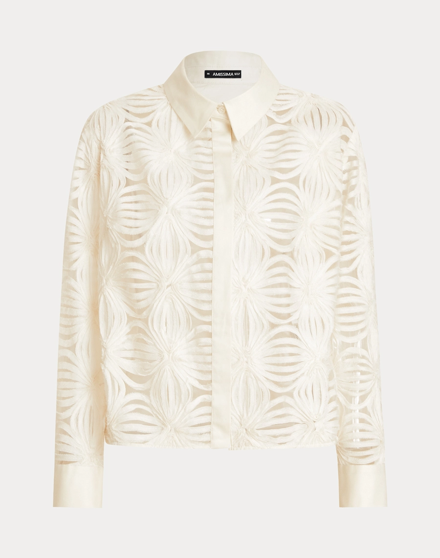 A Camisa Palmo é confeccionada em Tule bordado, um tecido leve e delicado, com transparência sutil e desenhos em relevo que enriquecem a peça com um visual sofisticado e feminino.