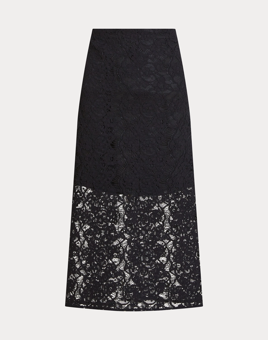 A Saia Midi Elen é confeccionada em renda delicada, com desenho sofisticado e transparência sutil que traz feminilidade e elegância ao look.