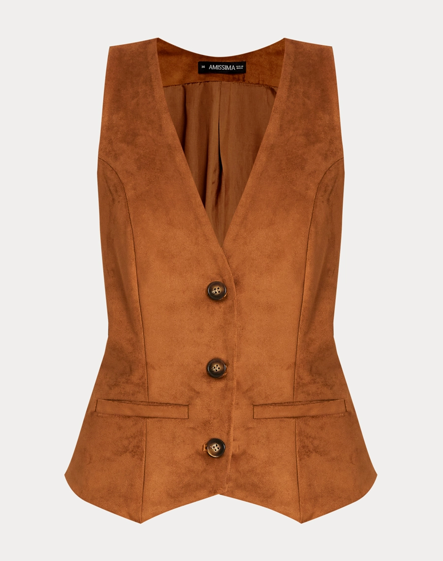 O Colete Dakota é confeccionado em Suede, tecido com toque aveludado e macio, trazendo um visual sofisticado com acabamento levemente acetinado.