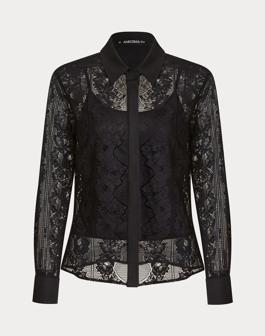 A Blusa Malu é confeccionada em renda sofisticada, tecido com textura delicada e acabamento refinado, ideal para composições versáteis e estilosas.