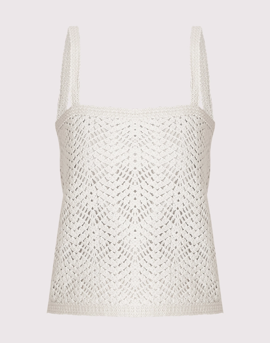 O Top Venice é confeccionado em renda, tecido delicado que combina textura artesanal e toque macio que garante conforto e charme para diferentes ocasiões.