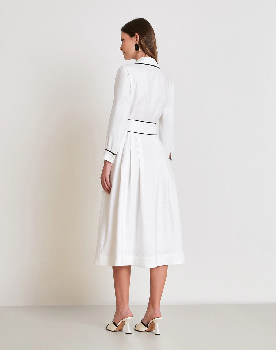 A Chemise Melissa é confeccionada em linho, tecido nobre conhecido pela leveza, respirabilidade e toque natural. <BR/>