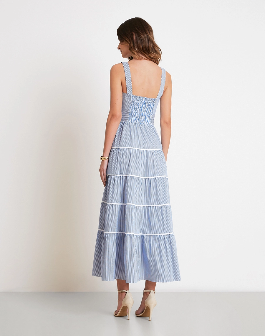 O Vestido Longo Maritime é confeccionado em cambraia, um tecido leve, fresco e de toque suave. <BR/>